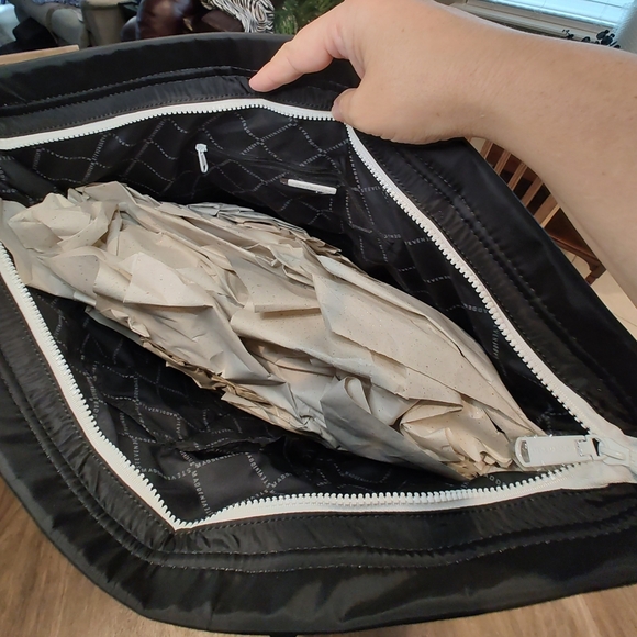 Steve Madden Puffy Quilted Black  ‘Blayzia’ Tote with wristlet! NWT Weekender! - Picture 10 of 16